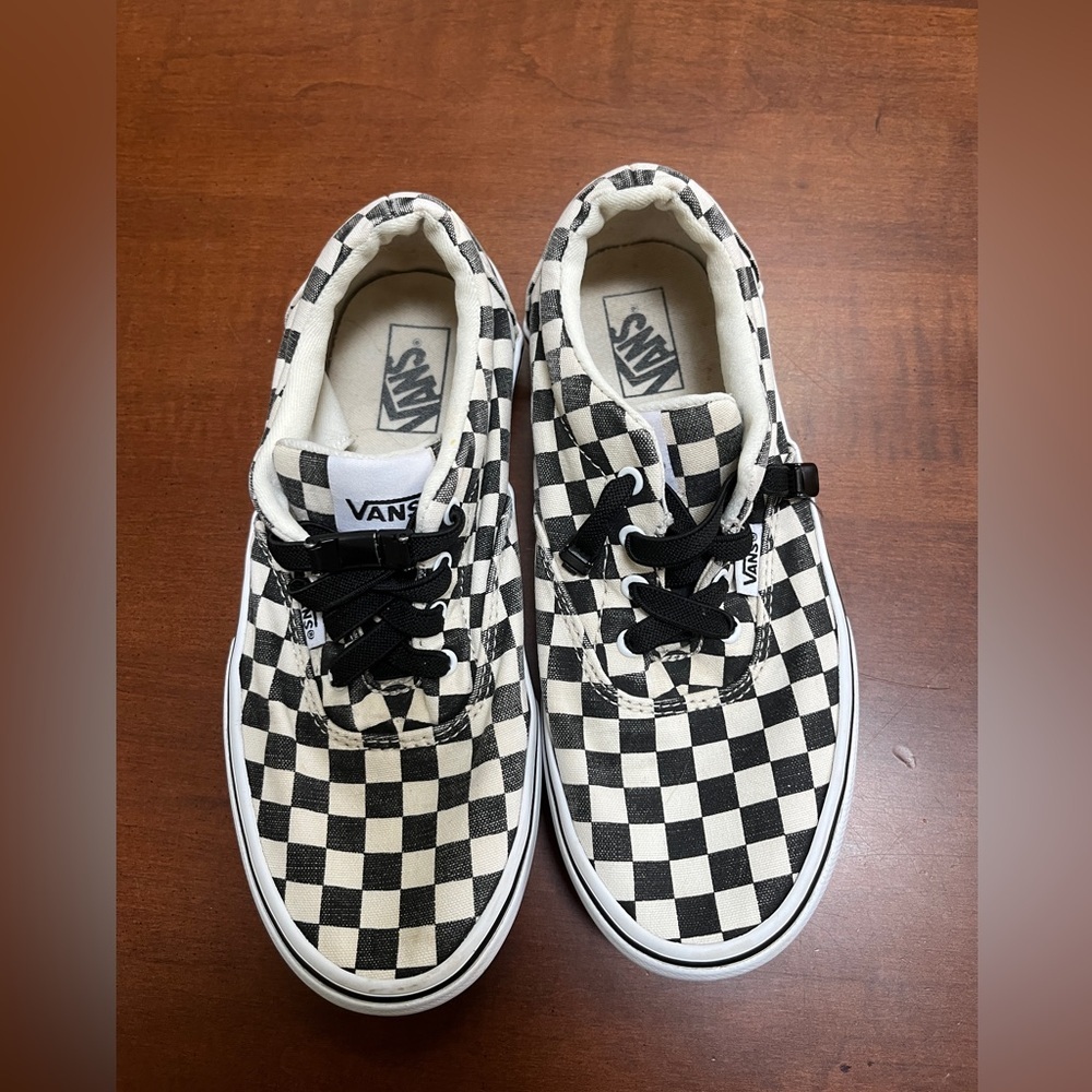 Vans Off The Wall flat skateboarding shoes youth size 3.5
